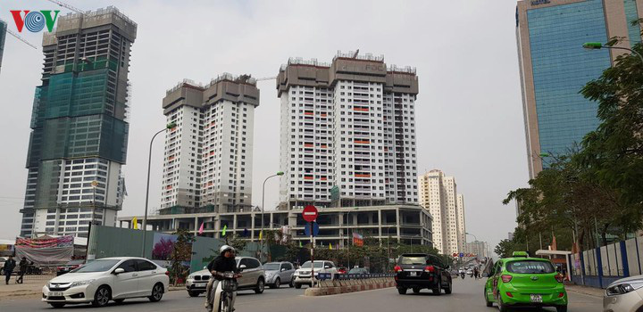 Doanh nghiệp bất động sản xoay vốn ở đâu khi ngân hàng 'siết' cho vay? - Ảnh 1. Doanh nghiệp bất động sản xoay vốn ở đâu khi ngân hàng 'siết' cho vay? - Ảnh 1.