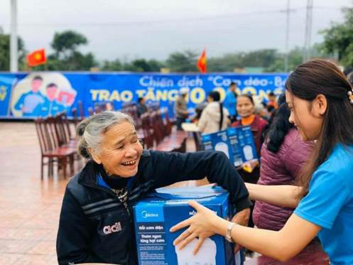 10.000 nồi cơm trao đi, ngàn nụ cười yêu thương tỏa sáng cùng 'Cơm dẻo - Bếp ấm' - Ảnh 2.