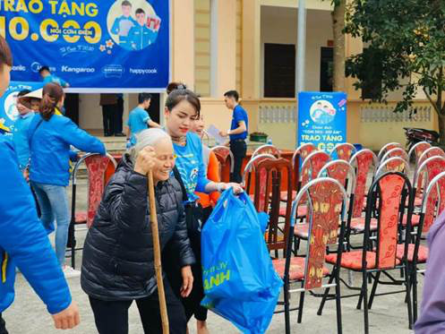 10.000 nồi cơm trao đi, ngàn nụ cười yêu thương tỏa sáng cùng 'Cơm dẻo - Bếp ấm' - Ảnh 3.