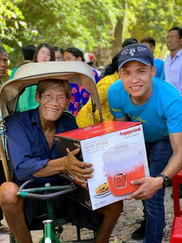 10.000 nồi cơm trao đi, ngàn nụ cười yêu thương tỏa sáng cùng 'Cơm dẻo - Bếp ấm' - Ảnh 4.