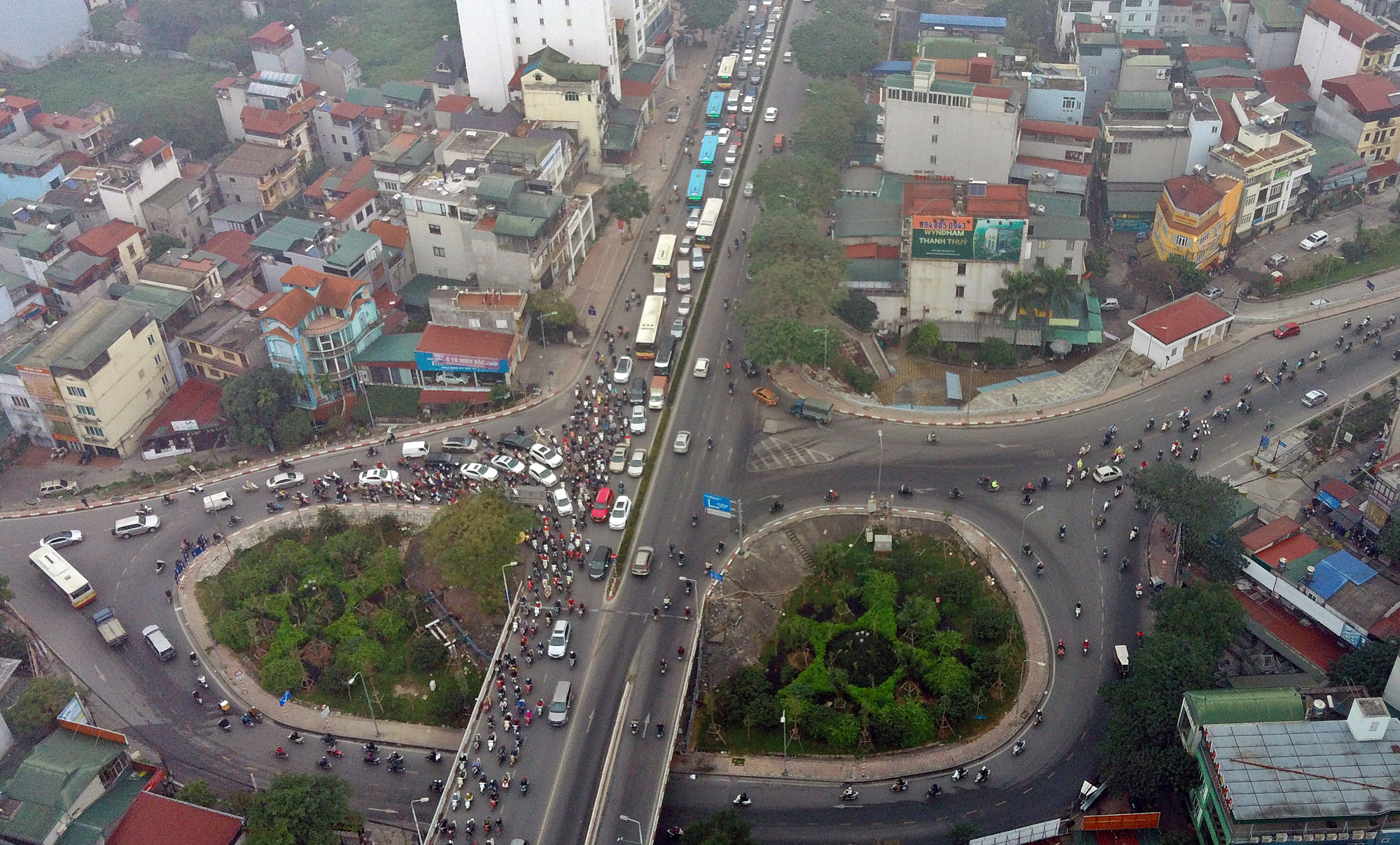 Cận Tết, đường lên cầu Chương Dương ngày nào cũng tắc dài cả cây số - Ảnh 3. Cận Tết, đường lên cầu Chương Dương ngày nào cũng tắc dài cả cây số - Ảnh 3.
