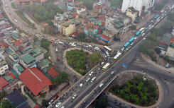 Cận Tết, đường lên cầu Chương Dương ngày nào cũng tắc dài cả cây số