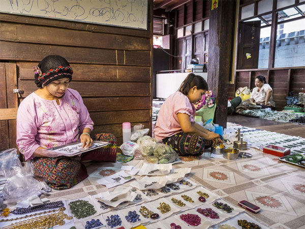9 món quà lưu niệm nên mua khi du lịch Thái Lan cổ vũ U23 Việt Nam - Ảnh 2. 9 món quà lưu niệm nên mua khi du lịch Thái Lan cổ vũ U23 Việt Nam - Ảnh 2.