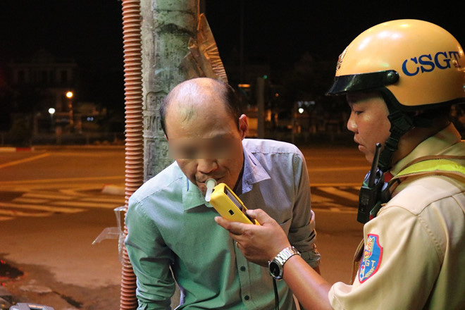 Sợ bị phạt nặng, tài xế Grab, GoViet… rủ nhau mua máy đo nồng độ cồn - Ảnh 2. Sợ bị phạt nặng, tài xế Grab, GoViet… rủ nhau mua máy đo nồng độ cồn - Ảnh 2.