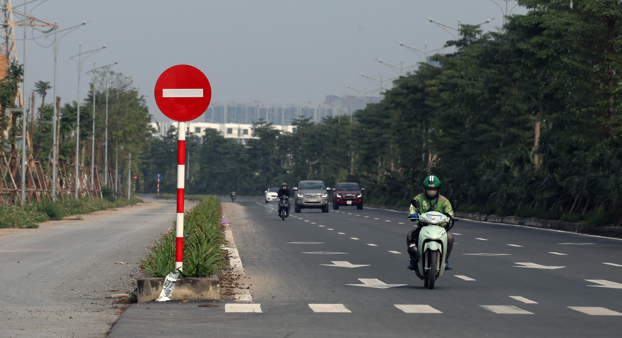 Cận cảnh đường Nguyễn Xiển - Xa La vừa thông xe - Ảnh 12. Cận cảnh đường Nguyễn Xiển - Xa La vừa thông xe - Ảnh 12.