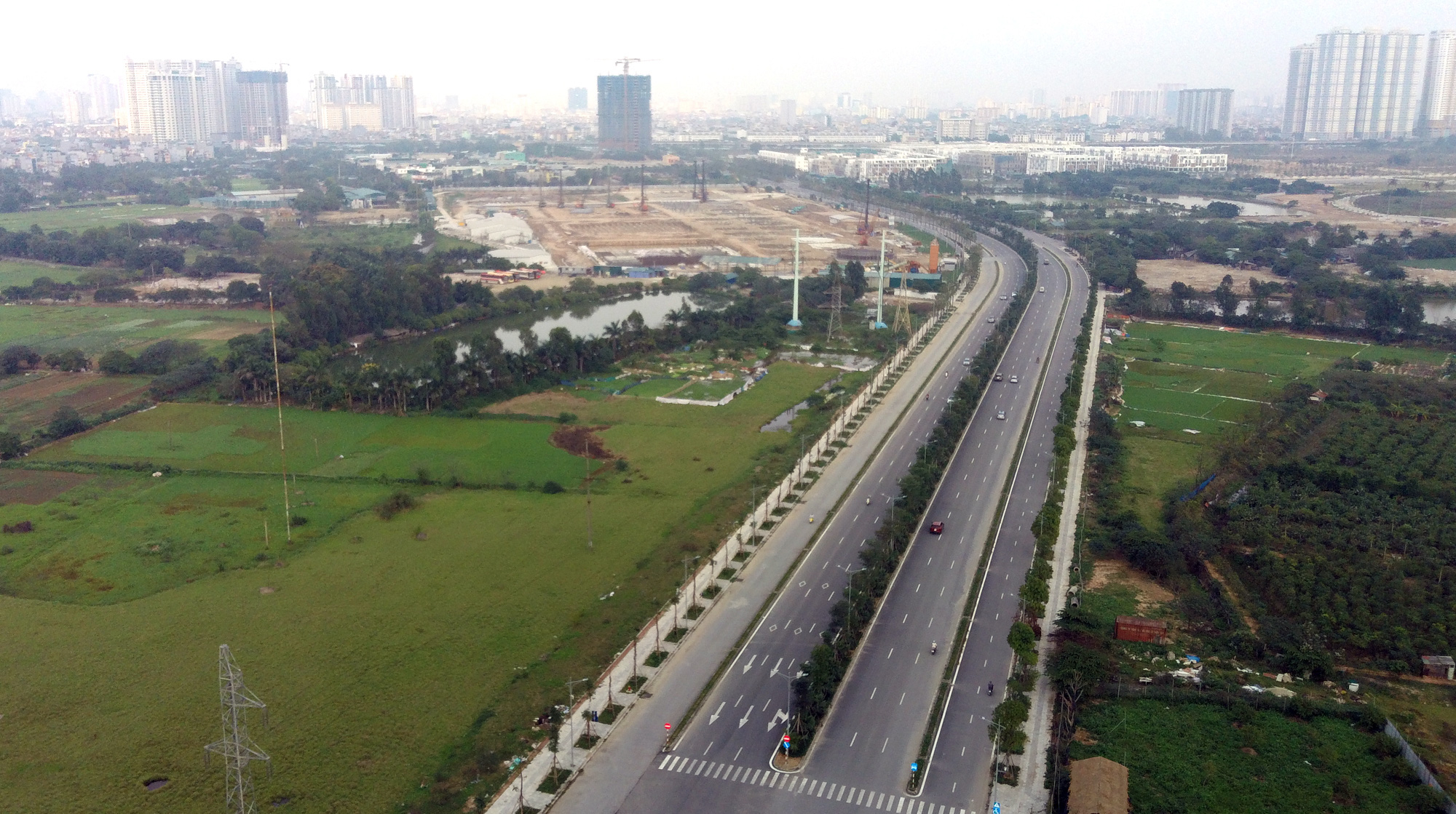 Cận cảnh đường Nguyễn Xiển - Xa La vừa thông xe - Ảnh 8. Cận cảnh đường Nguyễn Xiển - Xa La vừa thông xe - Ảnh 8.