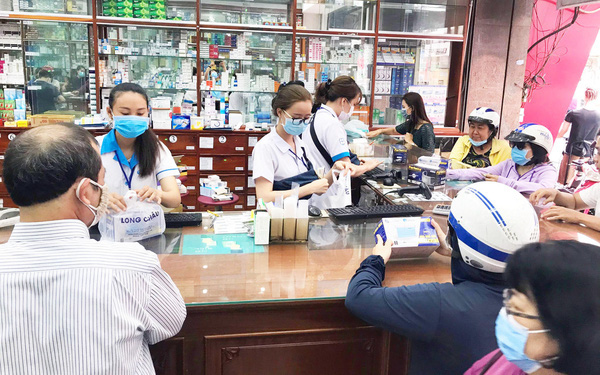 Những địa điểm phát khẩu trang miễn phí cùng những nhà thuốc cam kết giữ nguyên giá bán đầy nhân văn giữa bao vây tăng giá - Ảnh 8. Những địa điểm phát khẩu trang miễn phí cùng những nhà thuốc cam kết giữ nguyên giá bán đầy nhân văn giữa bao vây tăng giá - Ảnh 8.