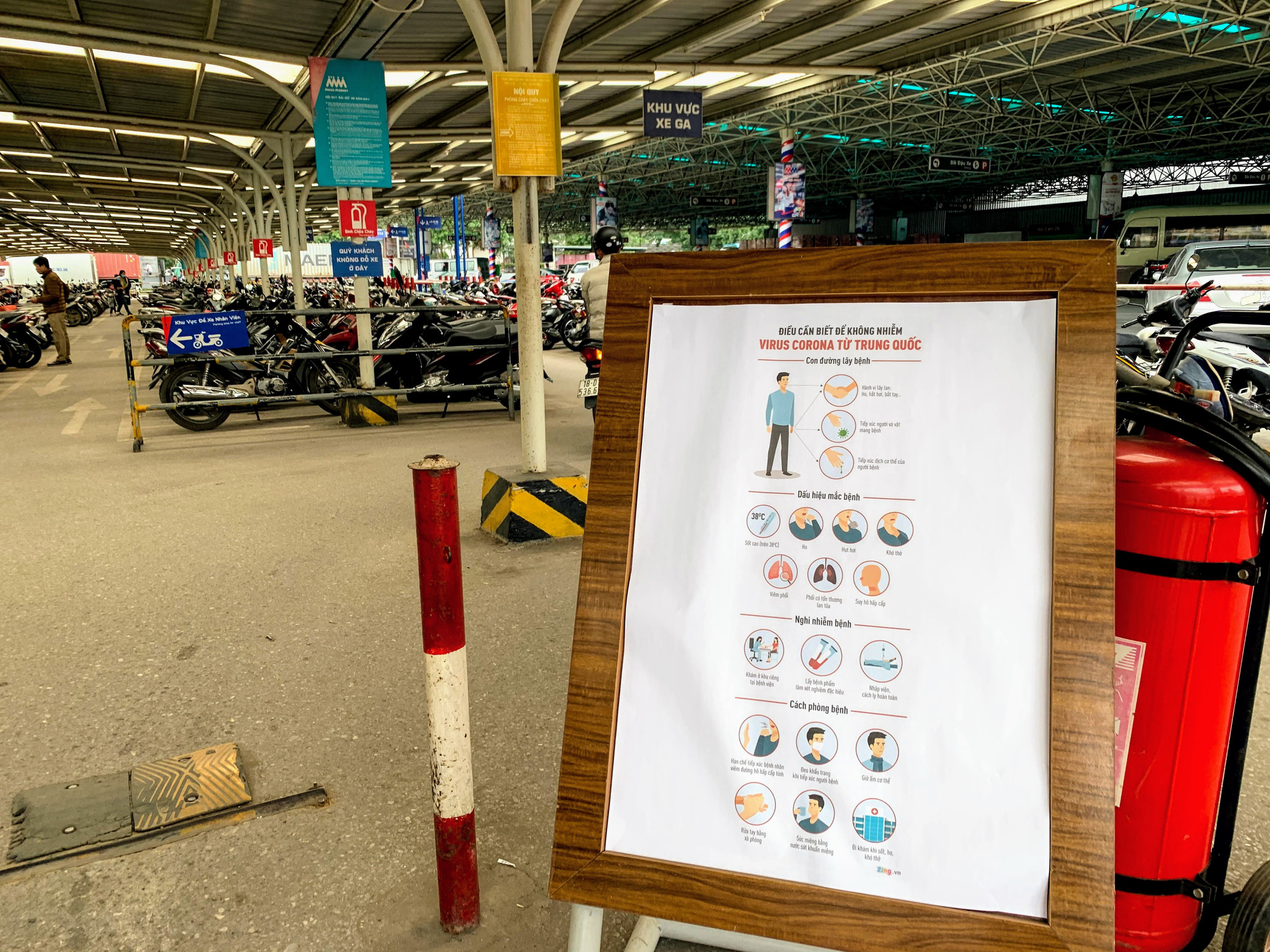 Siêu thị, trung tâm thương mại ở Hà Nội vắng tanh không một bóng người trước đại dịch virus corona - Ảnh 1.