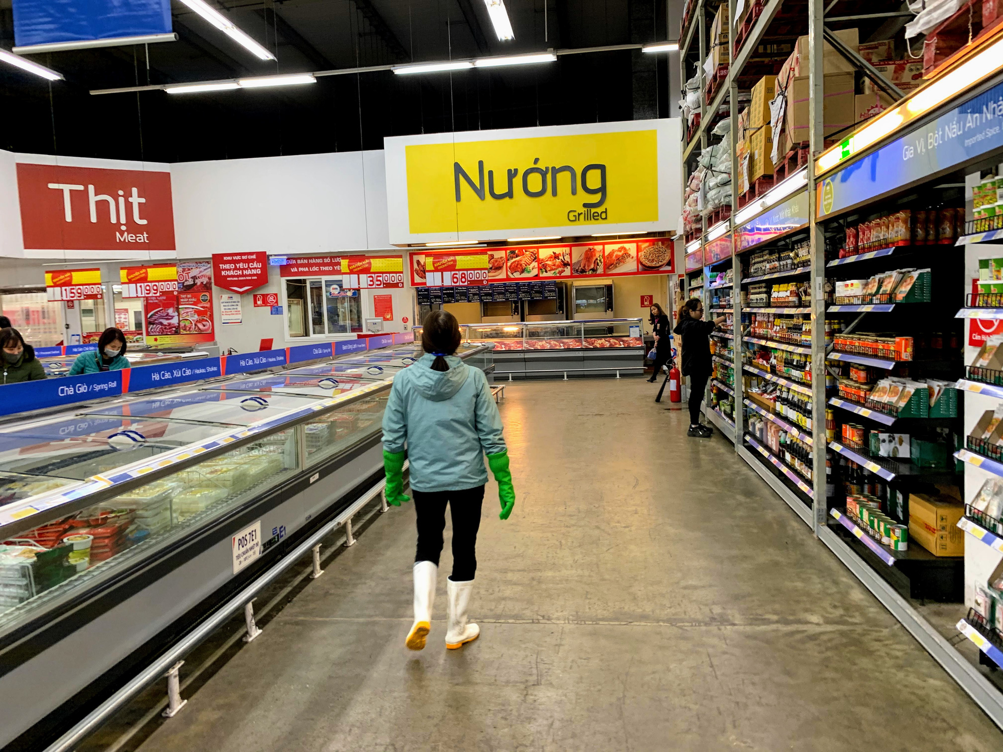 Siêu thị, trung tâm thương mại ở Hà Nội vắng tanh không một bóng người trước đại dịch virus corona - Ảnh 5.