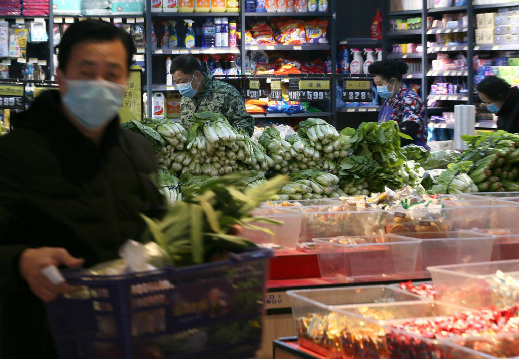 Người TQ trở lại đi làm giữa những thành phố ‘hôn mê’ vì virus corona - Ảnh 3. Người TQ trở lại đi làm giữa những thành phố ‘hôn mê’ vì virus corona - Ảnh 3.