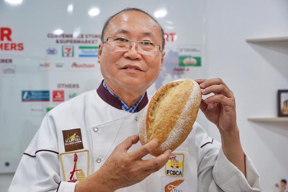 Vua bánh mì Việt Nam dùng thành long làm bánh mì, giúp giải cứu nông sản - Ảnh 2. Vua bánh mì Việt Nam dùng thành long làm bánh mì, giúp giải cứu nông sản - Ảnh 2.