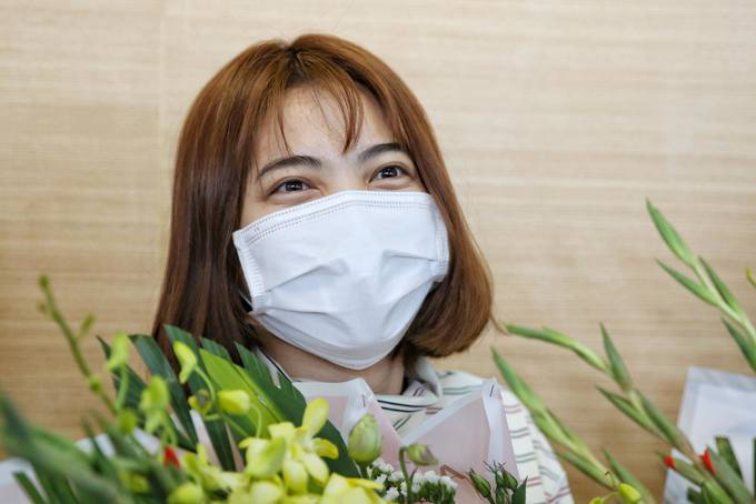 Niềm vui xuất viện sau hơn 10 ngày cách li - Ảnh 2. Niềm vui xuất viện sau hơn 10 ngày cách li - Ảnh 2.