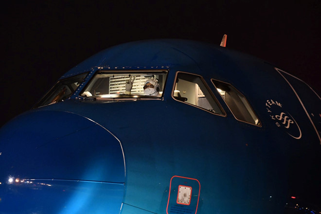 Chuyến bay đón người Việt về từ Vũ Hán: Vietnam Airlines chọn phi hành đoàn thế nào? - Ảnh 2. Chuyến bay đón người Việt về từ Vũ Hán: Vietnam Airlines chọn phi hành đoàn thế nào? - Ảnh 2.