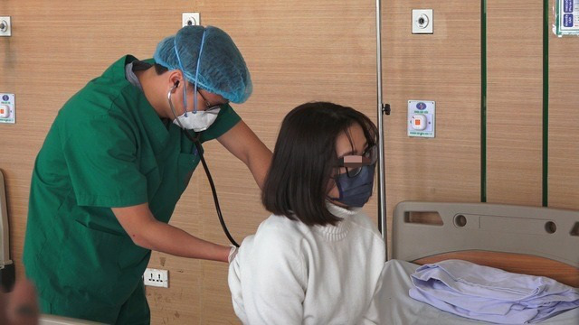 3 bệnh nhân đầu tiên ở 'ổ dịch' Vĩnh Phúc được xuất viện - Ảnh 1. 3 bệnh nhân đầu tiên ở 'ổ dịch' Vĩnh Phúc được xuất viện - Ảnh 1.