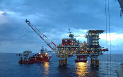 Giá xăng dầu hôm nay 9/3: Tiếp tục lao dốc vì OPEC