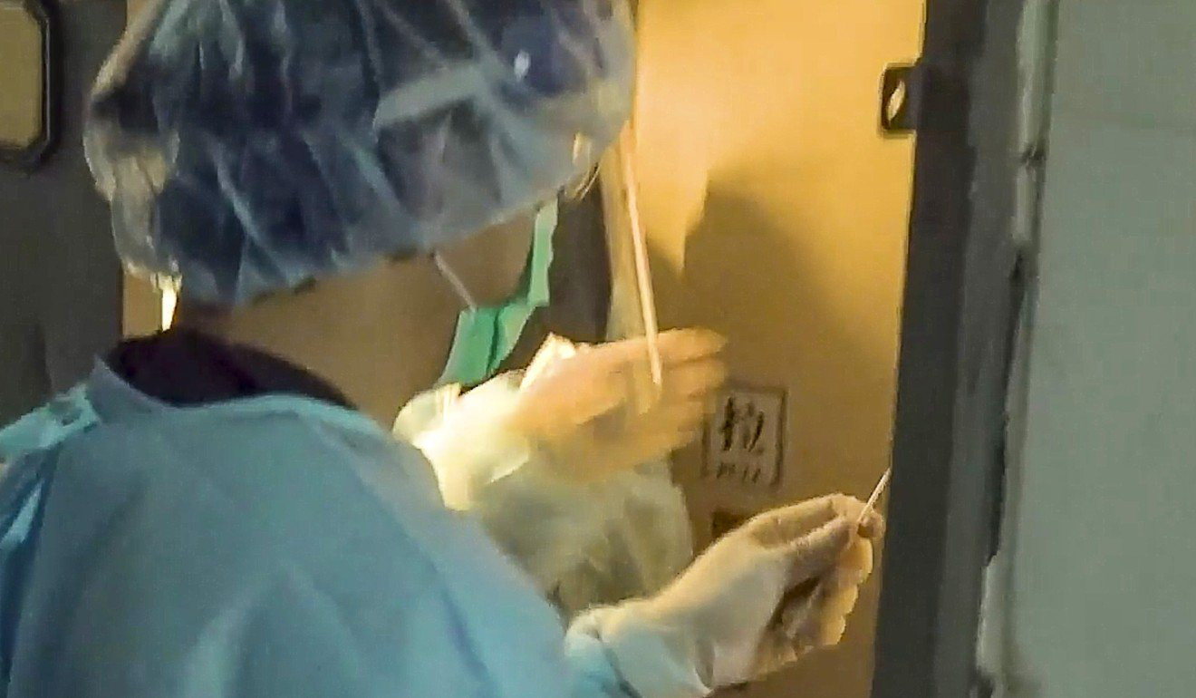 Virus corona: Đi ăn lẩu chung, 9 thành viên trong gia đình nhiễm bệnh - Ảnh 2. Virus corona: Đi ăn lẩu chung, 9 thành viên trong gia đình nhiễm bệnh - Ảnh 2.