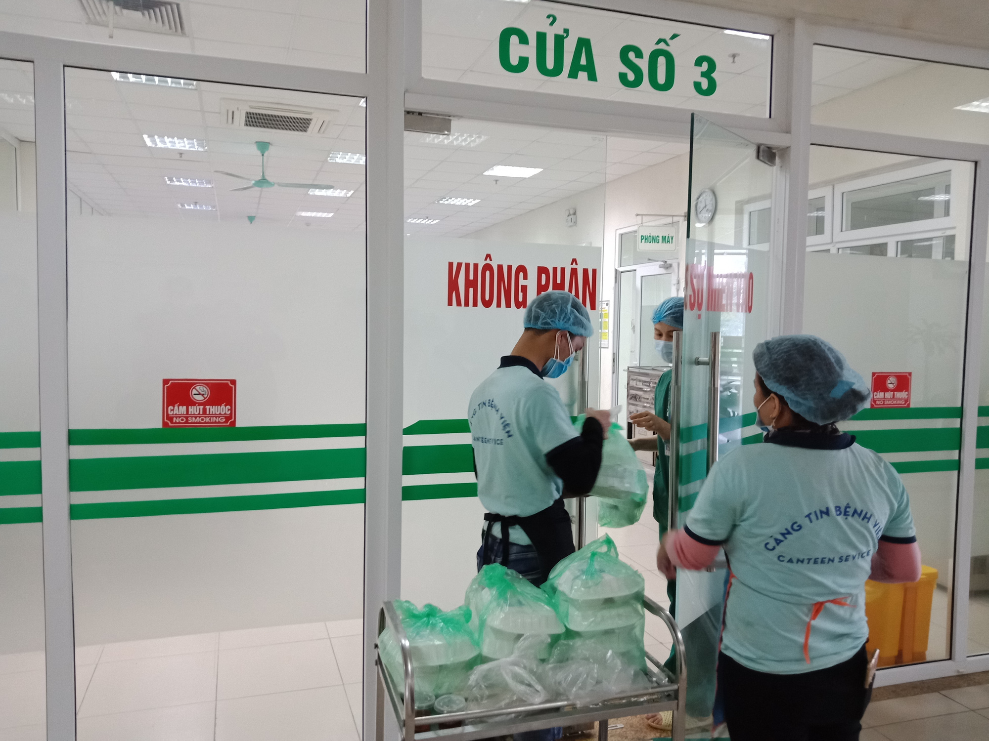 Những chiến binh chống nCoV: Nhiều bác sĩ, điều dưỡng... không về nhà - Ảnh 1. Những chiến binh chống nCoV: Nhiều bác sĩ, điều dưỡng... không về nhà - Ảnh 1.