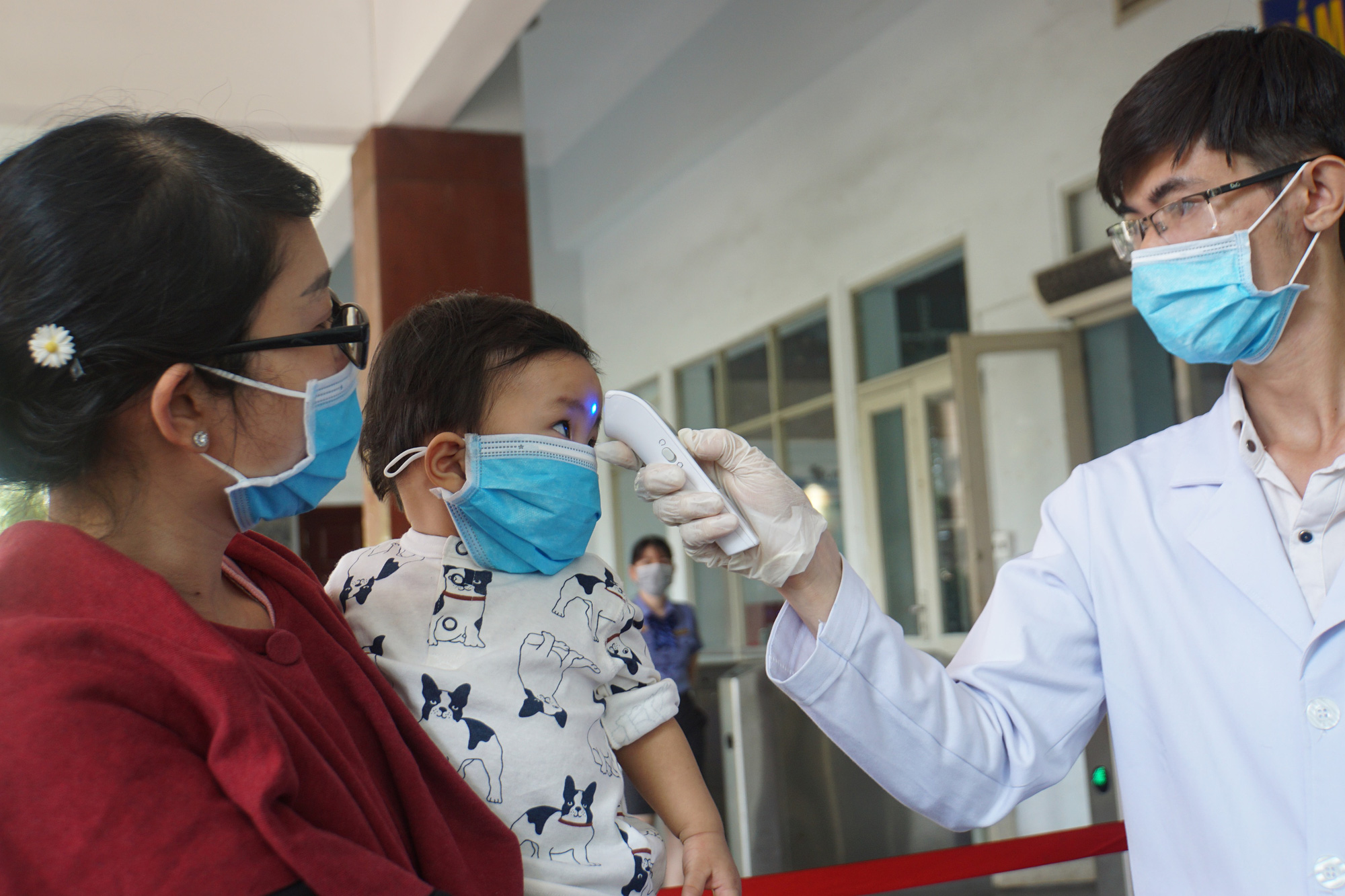Bệnh nhi 3 tháng tuổi là ca thứ 15 nhiễm virus corona ở Việt Nam - Ảnh 1. Bệnh nhi 3 tháng tuổi là ca thứ 15 nhiễm virus corona ở Việt Nam - Ảnh 1.