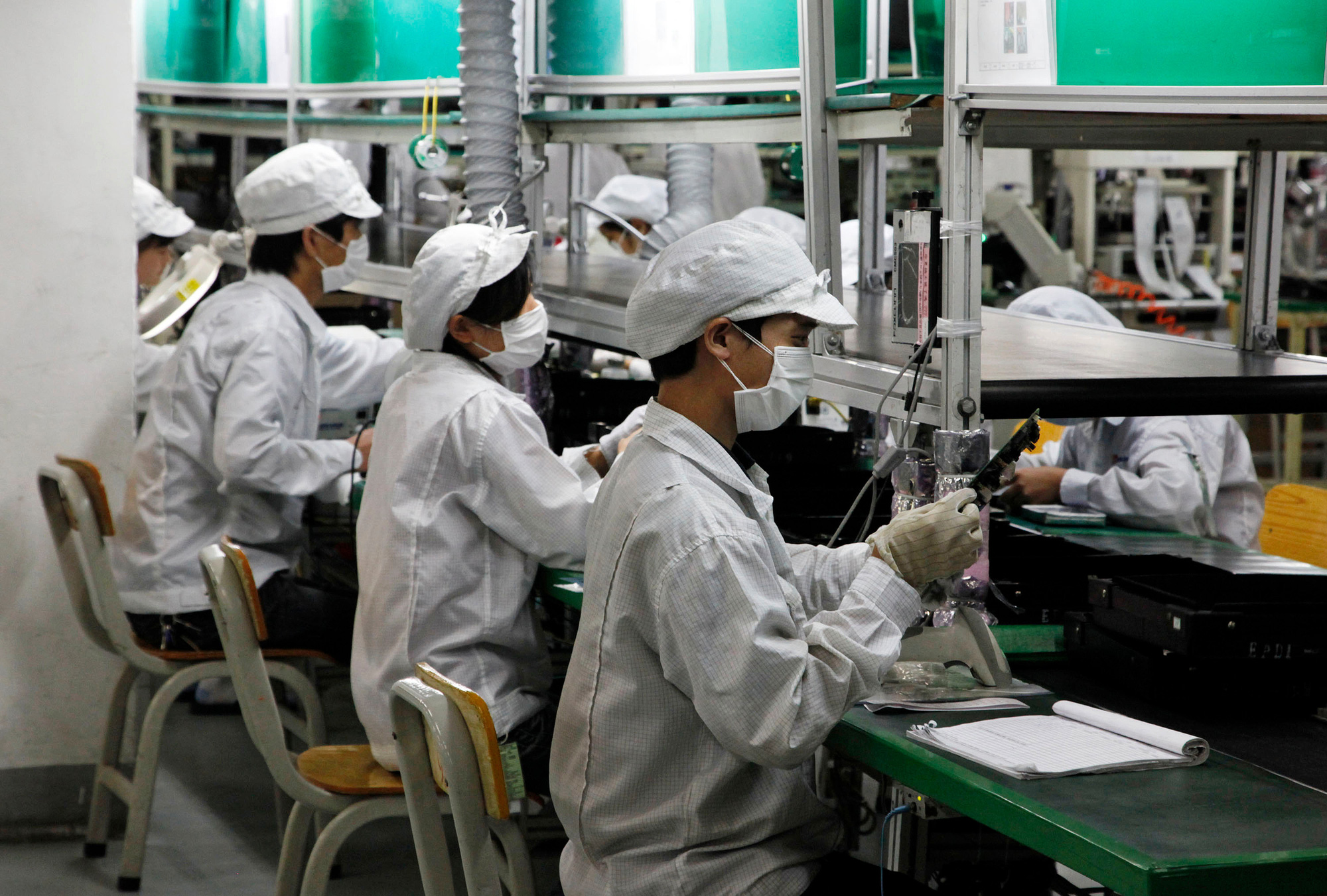 Nhà sản xuất iPhone, Toyota, Honda… đua nhau làm khẩu trang chống dịch corona - Ảnh 2. Nhà sản xuất iPhone, Toyota, Honda… đua nhau làm khẩu trang chống dịch corona - Ảnh 2.