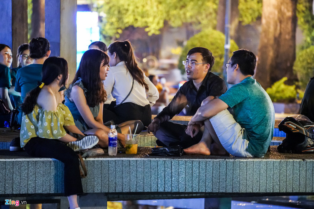 Hàng quán ế chỏng chơ, lượng khách giảm tới 80% giữa trung tâm TP HCM - Ảnh 8. Hàng quán ế chỏng chơ, lượng khách giảm tới 80% giữa trung tâm TP HCM - Ảnh 8.