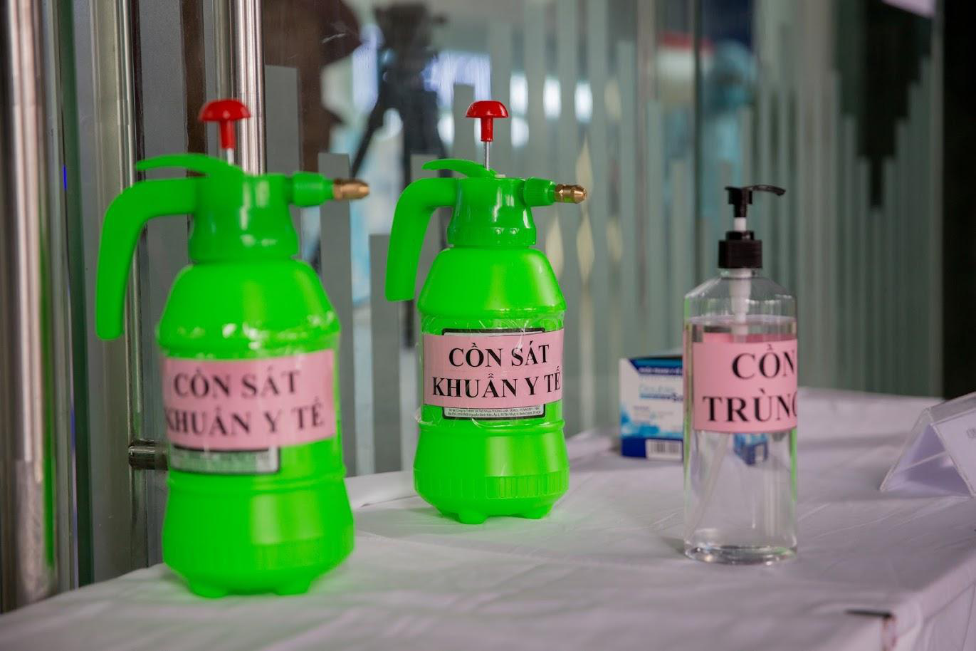 Nhiều cao ốc ở Hà Nội 'đồng loạt' quét thân nhiệt khách, phòng virus corona - Ảnh 3. Nhiều cao ốc ở Hà Nội 'đồng loạt' quét thân nhiệt khách, phòng virus corona - Ảnh 3.