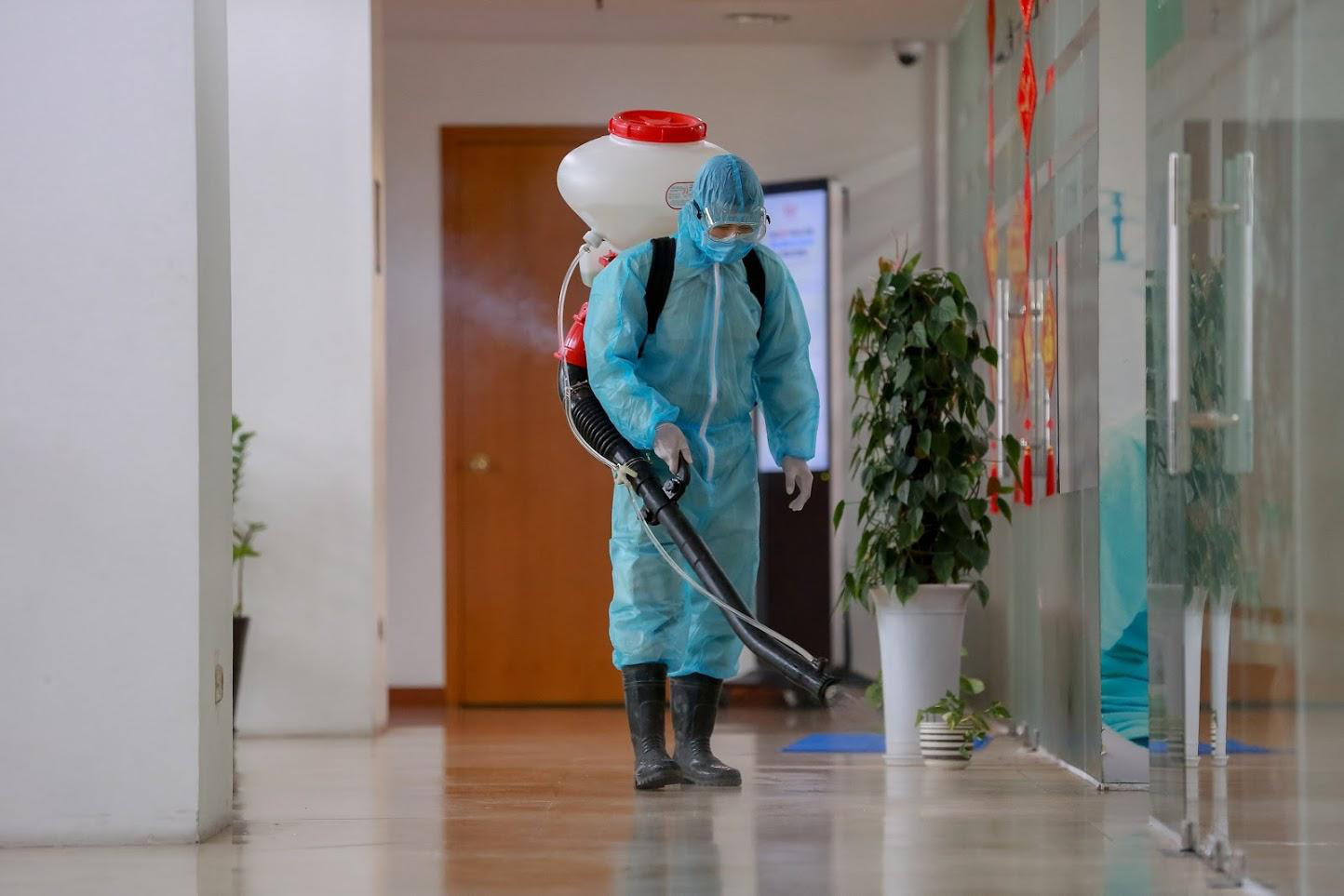 Nhiều cao ốc ở Hà Nội 'đồng loạt' quét thân nhiệt khách, phòng virus corona - Ảnh 7. Nhiều cao ốc ở Hà Nội 'đồng loạt' quét thân nhiệt khách, phòng virus corona - Ảnh 7.