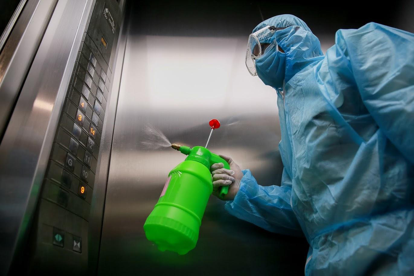 Nhiều cao ốc ở Hà Nội 'đồng loạt' quét thân nhiệt khách, phòng virus corona - Ảnh 10. Nhiều cao ốc ở Hà Nội 'đồng loạt' quét thân nhiệt khách, phòng virus corona - Ảnh 10.