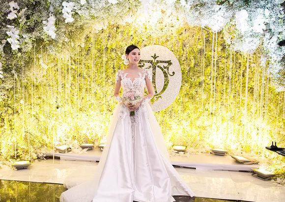 Hoa hậu Ngọc Duyên lộng lẫy trong ngày cưới - Ảnh 5. Hoa hậu Ngọc Duyên lộng lẫy trong ngày cưới - Ảnh 5.