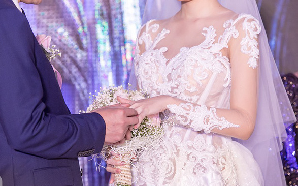 Hoa hậu Ngọc Duyên lộng lẫy trong ngày cưới - Ảnh 8. Hoa hậu Ngọc Duyên lộng lẫy trong ngày cưới - Ảnh 8.