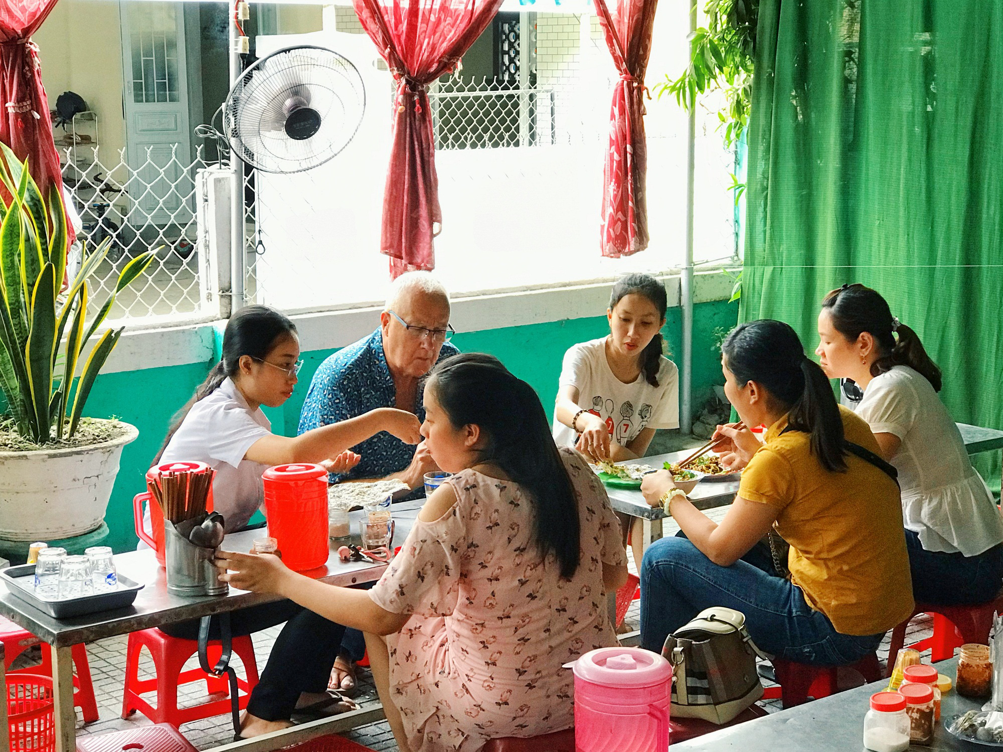 Đến Huế, phải ăn cơm hến ở cồn Hến mới chuẩn món ngon! - Ảnh 2. Đến Huế, phải ăn cơm hến ở cồn Hến mới chuẩn món ngon! - Ảnh 2.