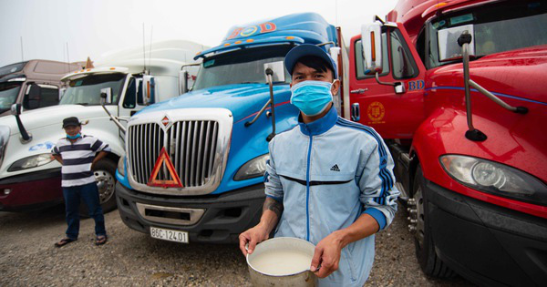 Thủ tướng yêu cầu tài xế phải mặc đồ bảo hộ khi chở nông sản lên cửa khẩu để phòng virus corona - Ảnh 1. Thủ tướng yêu cầu tài xế phải mặc đồ bảo hộ khi chở nông sản lên cửa khẩu để phòng virus corona - Ảnh 1.