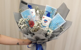 Quà Valentine thời dịch nCoV: Thay chocolate, hoa hồng bằng khẩu trang, nước rửa tay sát khuẩn