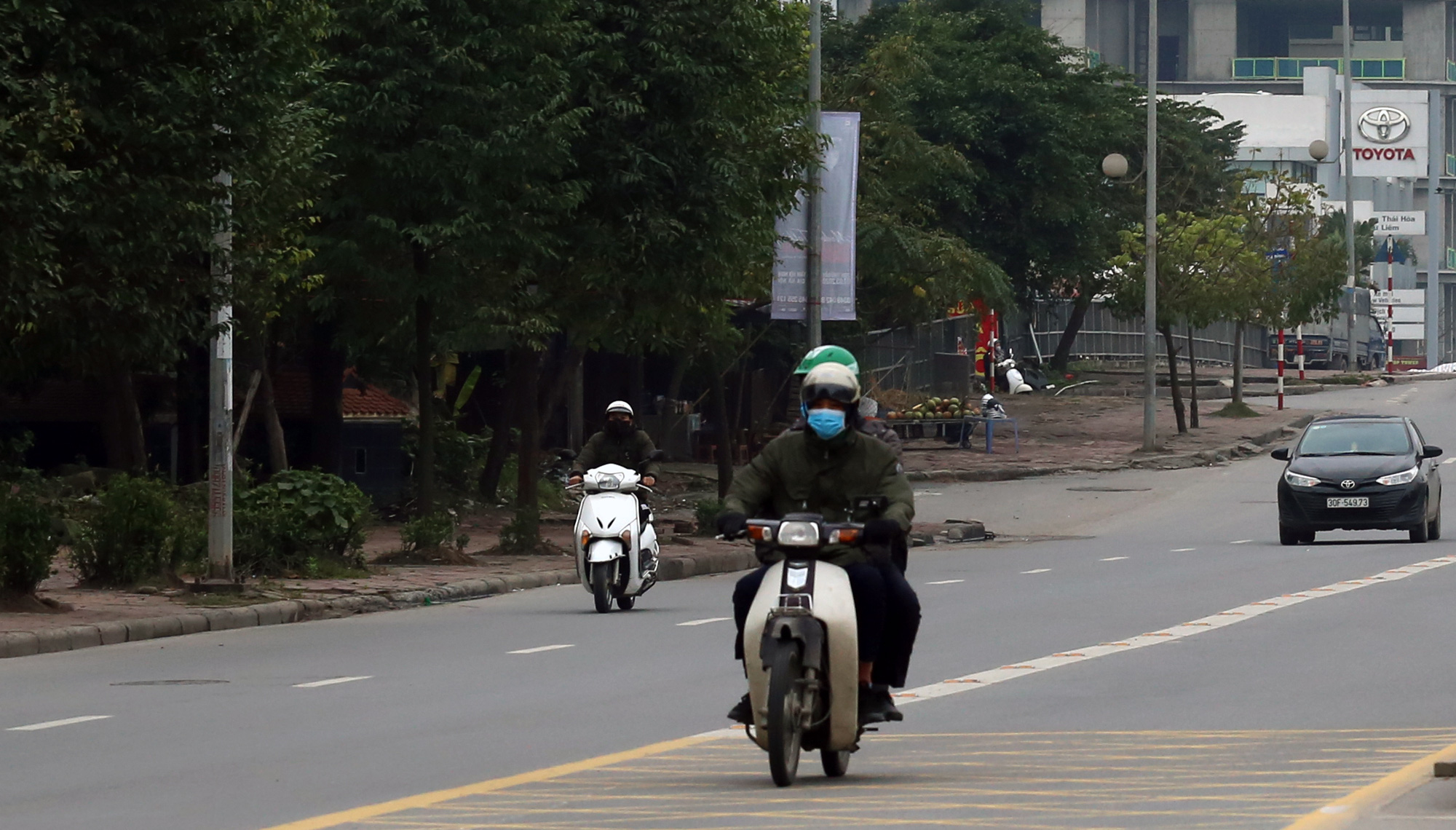 Cảnh khó tin ở những điểm tắc đường nổi tiếng ở Hà Nội - Ảnh 8.