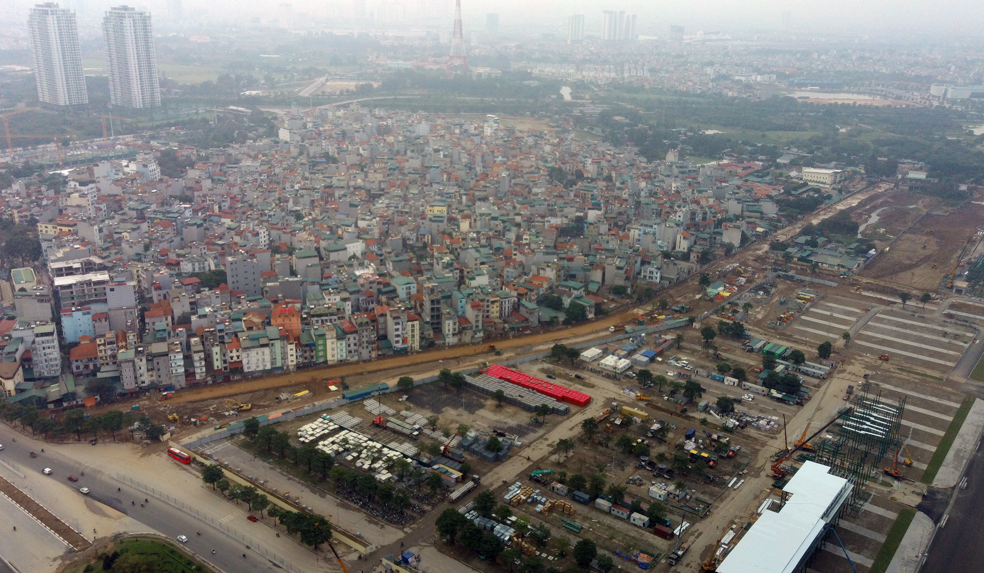Nhìn gần đường đua F1 Hà Nội sắp khởi tranh - Ảnh 10. Nhìn gần đường đua F1 Hà Nội sắp khởi tranh - Ảnh 10.