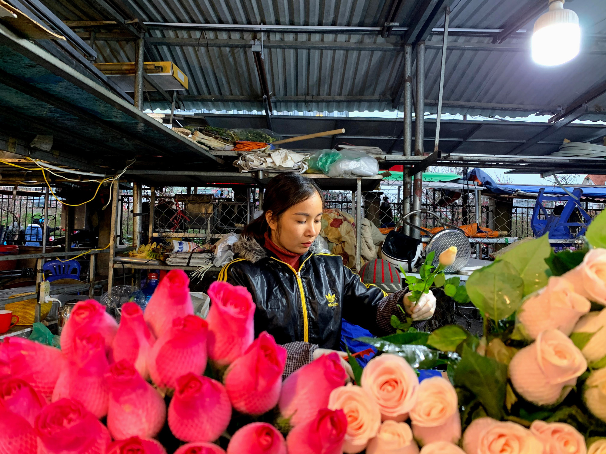 Quà Valentine thời dịch nCoV: Thay socola bằng khẩu trang, nước rửa tay sát khuẩn - Ảnh 4. Quà Valentine thời dịch nCoV: Thay socola bằng khẩu trang, nước rửa tay sát khuẩn - Ảnh 4.