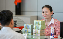 Sếp ngân hàng nhận lương, thưởng nửa tỉ đồng mỗi tháng