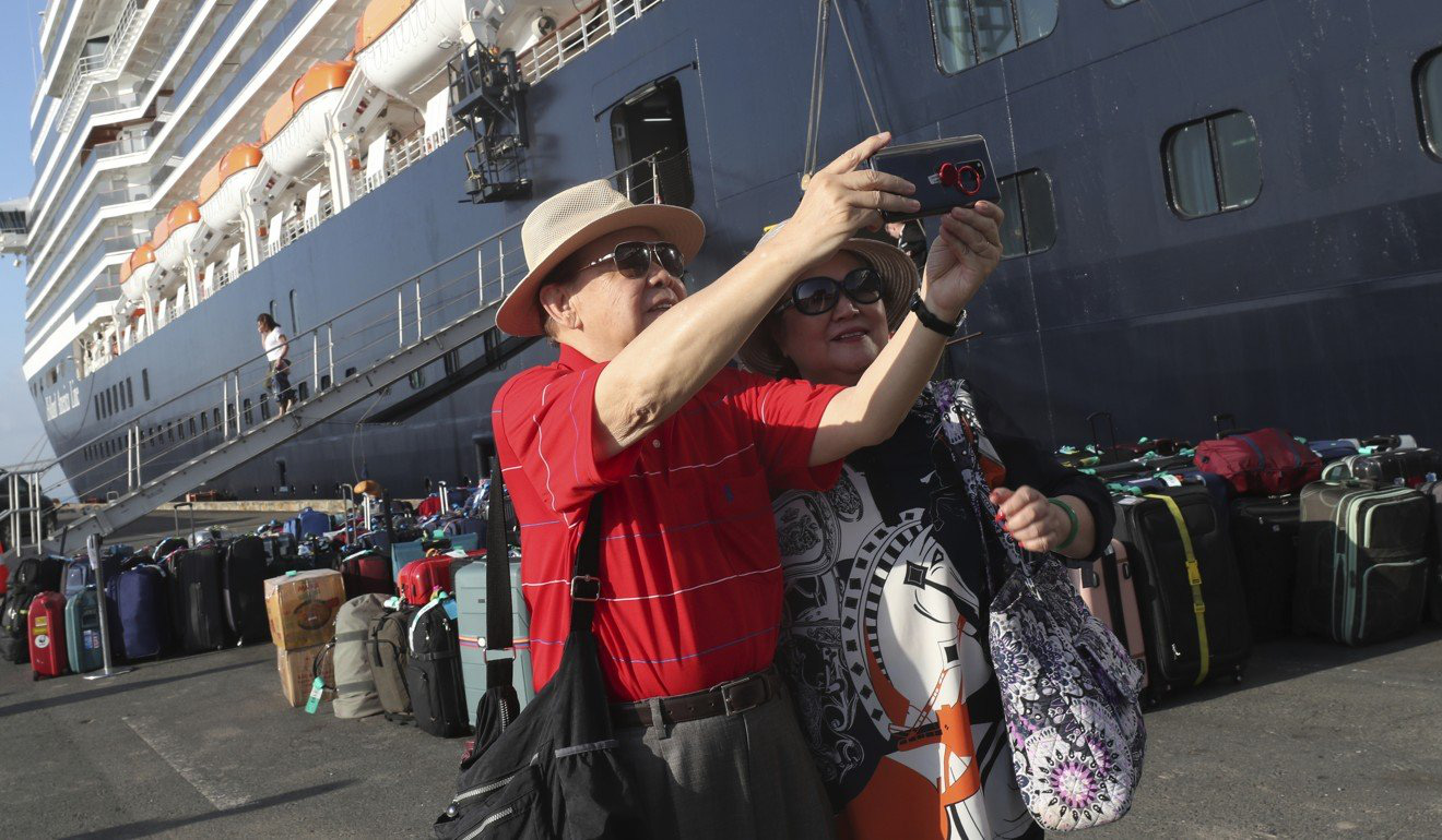 Hành khách vui mừng vì tàu Westerdam đã cập cảng tại Campuchia - Ảnh 7. Hành khách vui mừng vì tàu Westerdam đã cập cảng tại Campuchia - Ảnh 7.