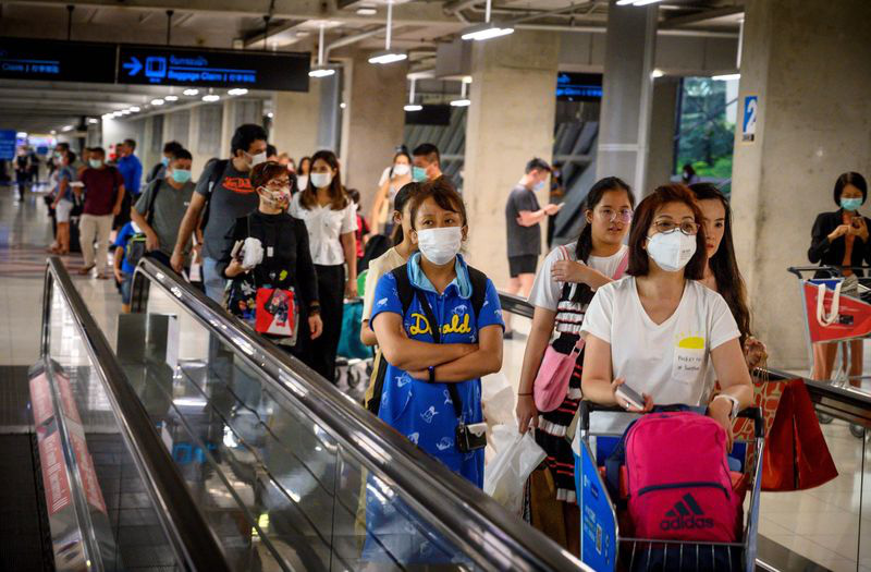 Gần 90.000 chuyến bay bị huỷ và hàng trăm nhân viên hàng không thất nghiệp vì dịch virus corona - Ảnh 1.