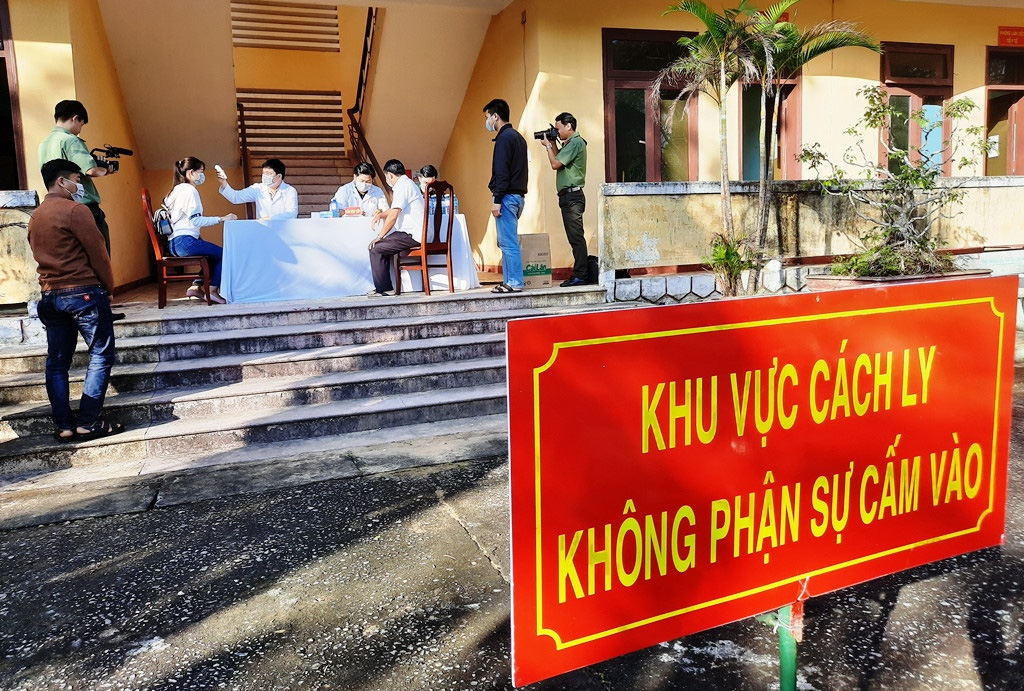 Kẽ hở kiểm soát Covid-19 từ vụ cô gái Quảng Nam bay từ Trung Quốc về Đà Nẵng? - Ảnh 1. Kẽ hở kiểm soát Covid-19 từ vụ cô gái Quảng Nam bay từ Trung Quốc về Đà Nẵng? - Ảnh 1.