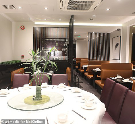 Phố Tàu tại London vắng tanh vì nỗi sợ dịch virus corona - Ảnh 5. Phố Tàu tại London vắng tanh vì nỗi sợ dịch virus corona - Ảnh 5.