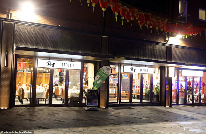Phố Tàu tại London vắng tanh vì nỗi sợ dịch virus corona - Ảnh 6. Phố Tàu tại London vắng tanh vì nỗi sợ dịch virus corona - Ảnh 6.