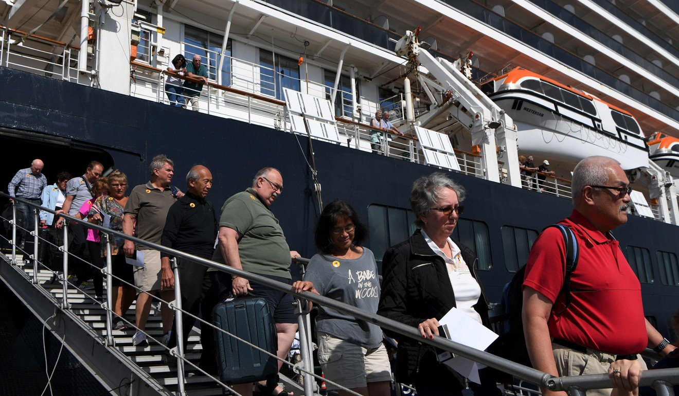 Hành khách vui mừng vì tàu Westerdam đã cập cảng tại Campuchia - Ảnh 3. Hành khách vui mừng vì tàu Westerdam đã cập cảng tại Campuchia - Ảnh 3.