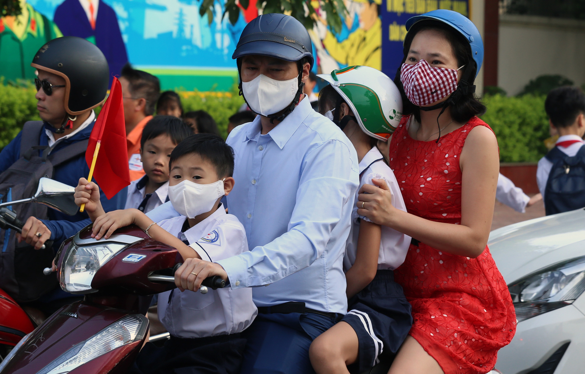 Phòng chống dịch Covid-19, Chủ tịch Hà Nội gợi ý chia năm học thành 4 kì - Ảnh 2. Phòng chống dịch Covid-19, Chủ tịch Hà Nội gợi ý chia năm học thành 4 kì - Ảnh 2.