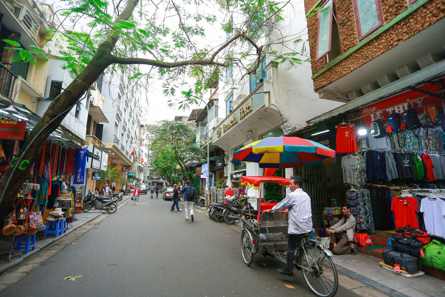 Những con phố nào ở Hà Nội có giá đất đắt ngang ngửa Tokyo, New York? - Ảnh 2. Những con phố nào ở Hà Nội có giá đất đắt ngang ngửa Tokyo, New York? - Ảnh 2.