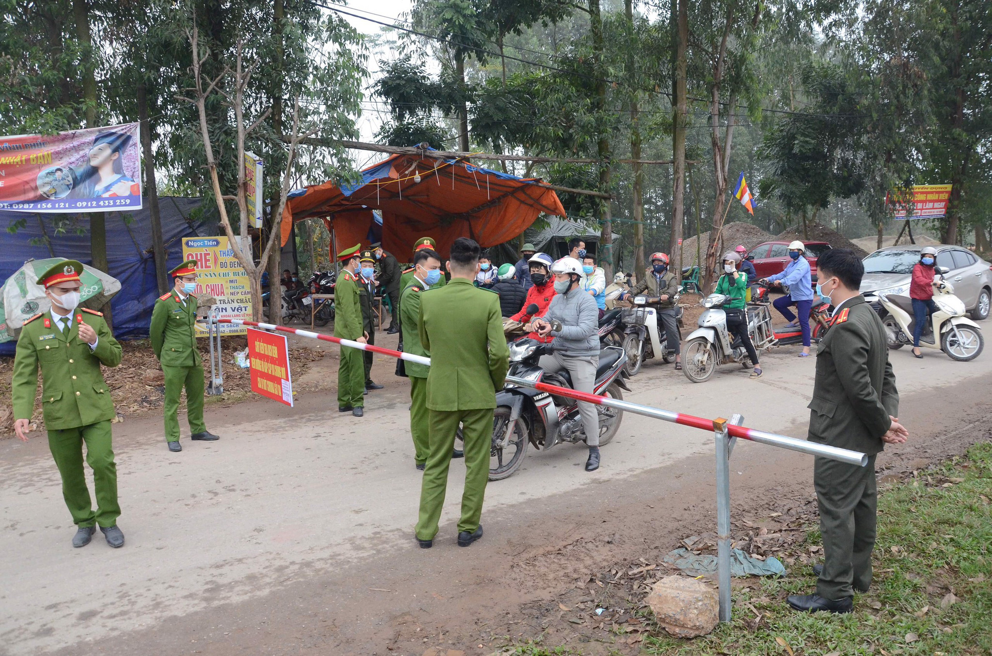 Vĩnh Phúc nói gì về 192 người ở 'tâm dịch' Sơn Lôi đã rời khỏi nơi cư trú? - Ảnh 1. Vĩnh Phúc nói gì về 192 người ở 'tâm dịch' Sơn Lôi đã rời khỏi nơi cư trú? - Ảnh 1.