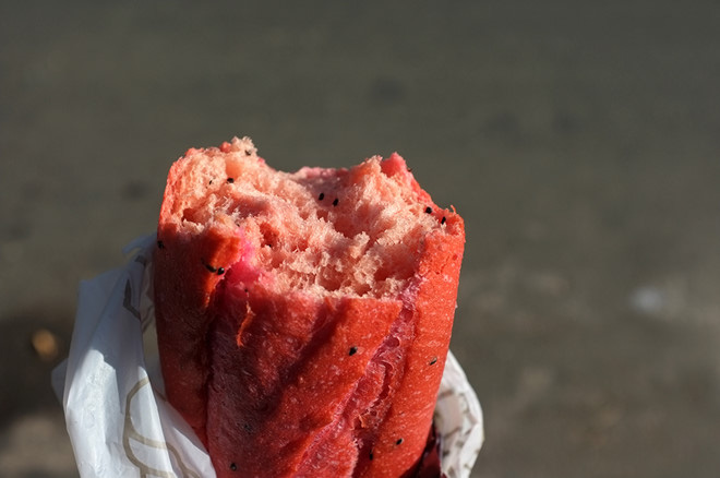 'Vua' bánh mì công bố công thức làm bánh mì thanh long độc đáo nhất Việt Nam - Ảnh 2. 'Vua' bánh mì công bố công thức làm bánh mì thanh long độc đáo nhất Việt Nam - Ảnh 2.