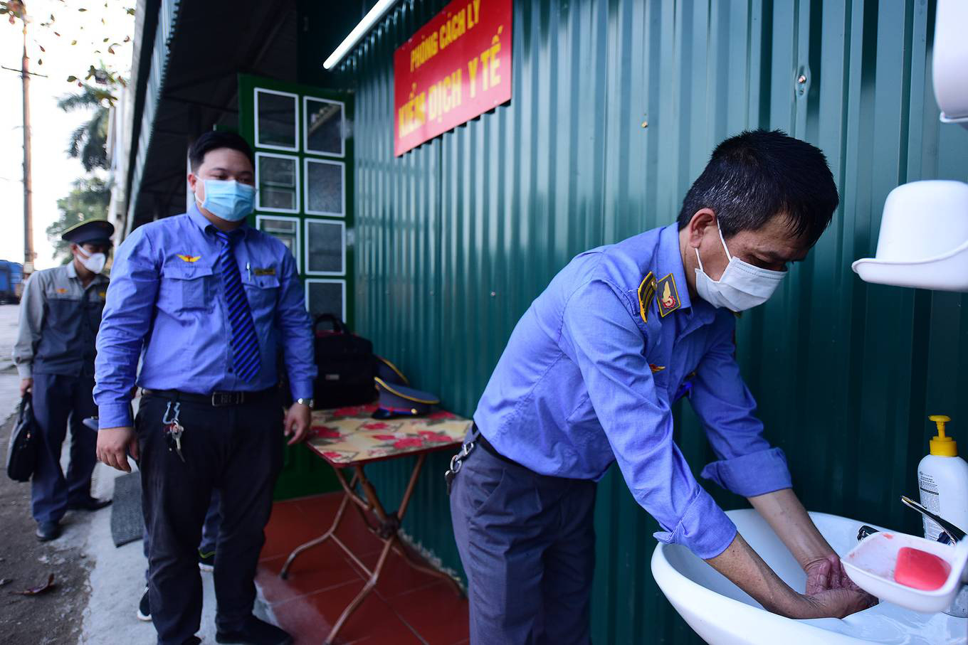 Chuyến tàu duy nhất đưa hàng qua biên giới Việt - Trung - Ảnh 7. Chuyến tàu duy nhất đưa hàng qua biên giới Việt - Trung - Ảnh 7.