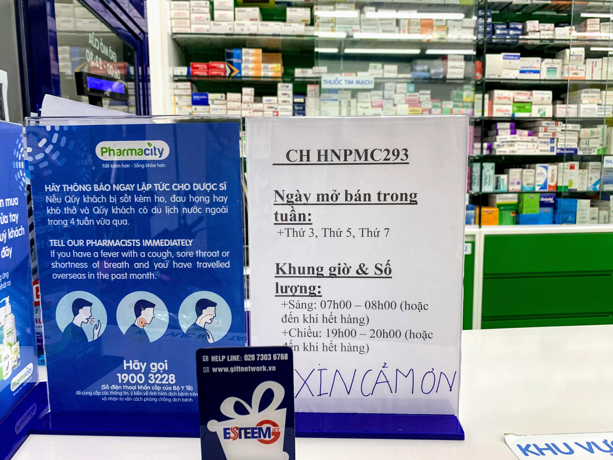 Doanh nghiệp nói không thiếu, người Hà Nội vẫn đỏ mắt tìm mua khẩu trang - Ảnh 8.