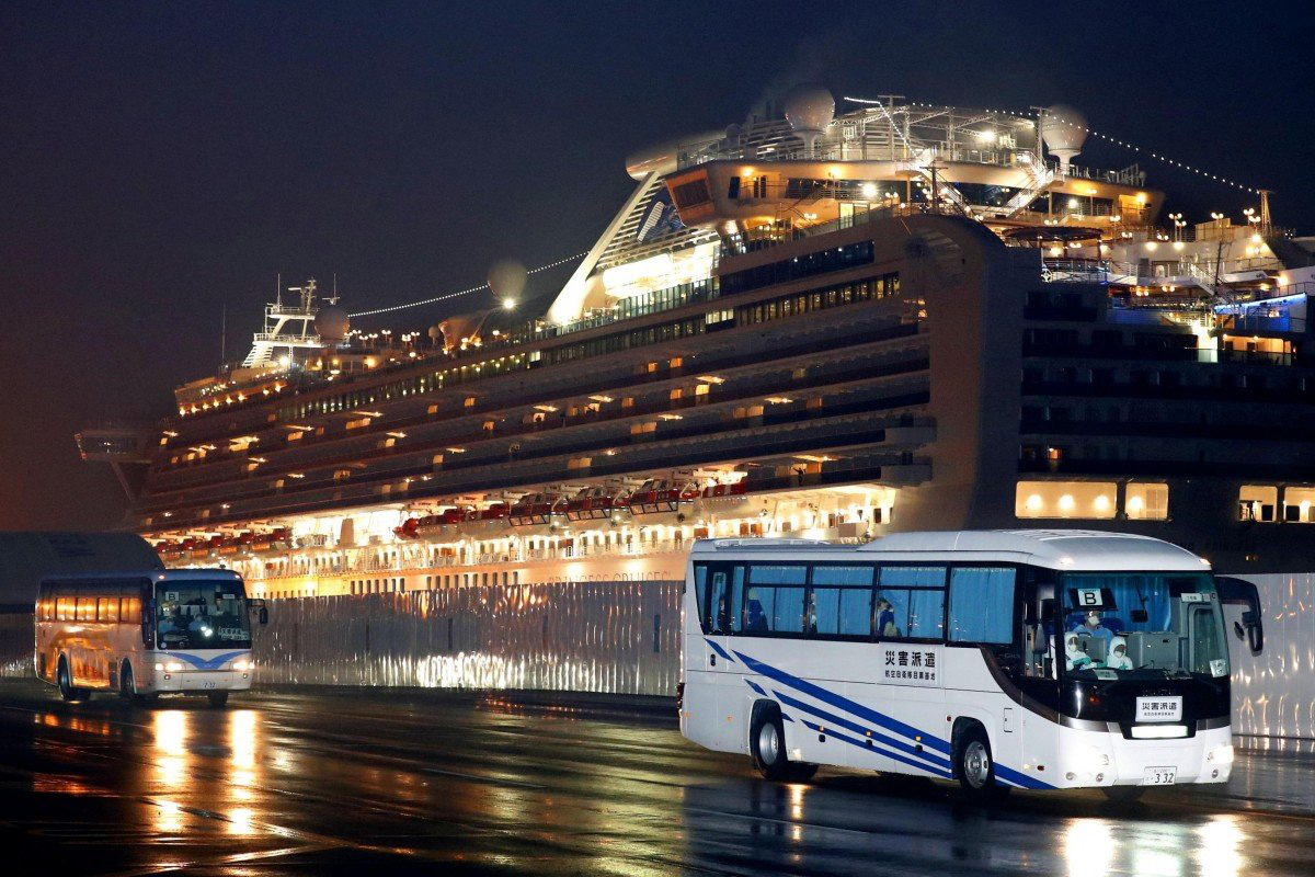 Tàu du lịch Diamond Princess: 40 người Mỹ không được sơ tán vì nhiễm virus corona - Ảnh 1. Tàu du lịch Diamond Princess: 40 người Mỹ không được sơ tán vì nhiễm virus corona - Ảnh 1.