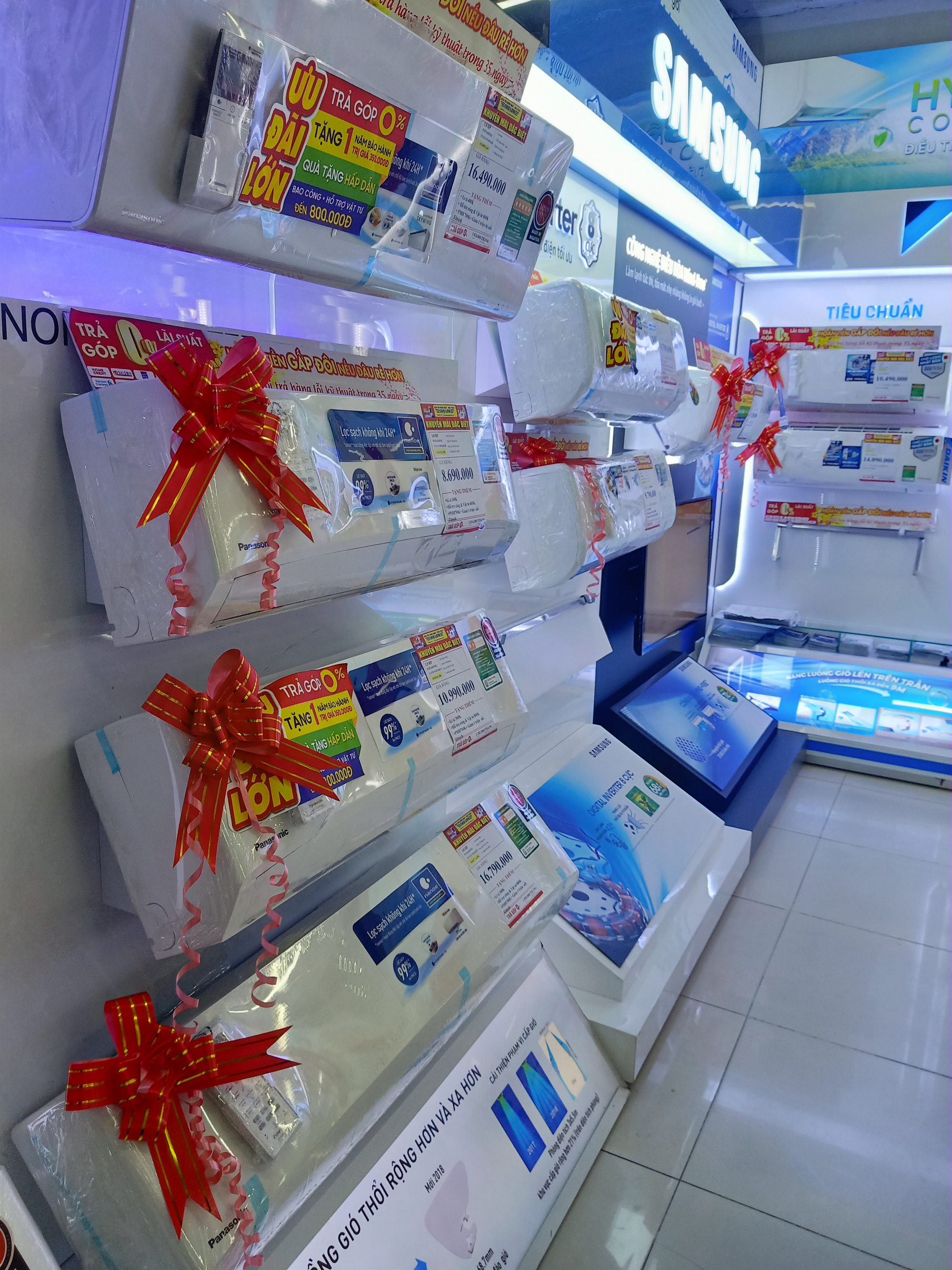 Điện lạnh giảm giá hấp dẫn giúp người dùng xua tan thời tiết oi bức - Ảnh 1. Điện lạnh giảm giá hấp dẫn giúp người dùng xua tan thời tiết oi bức - Ảnh 1.